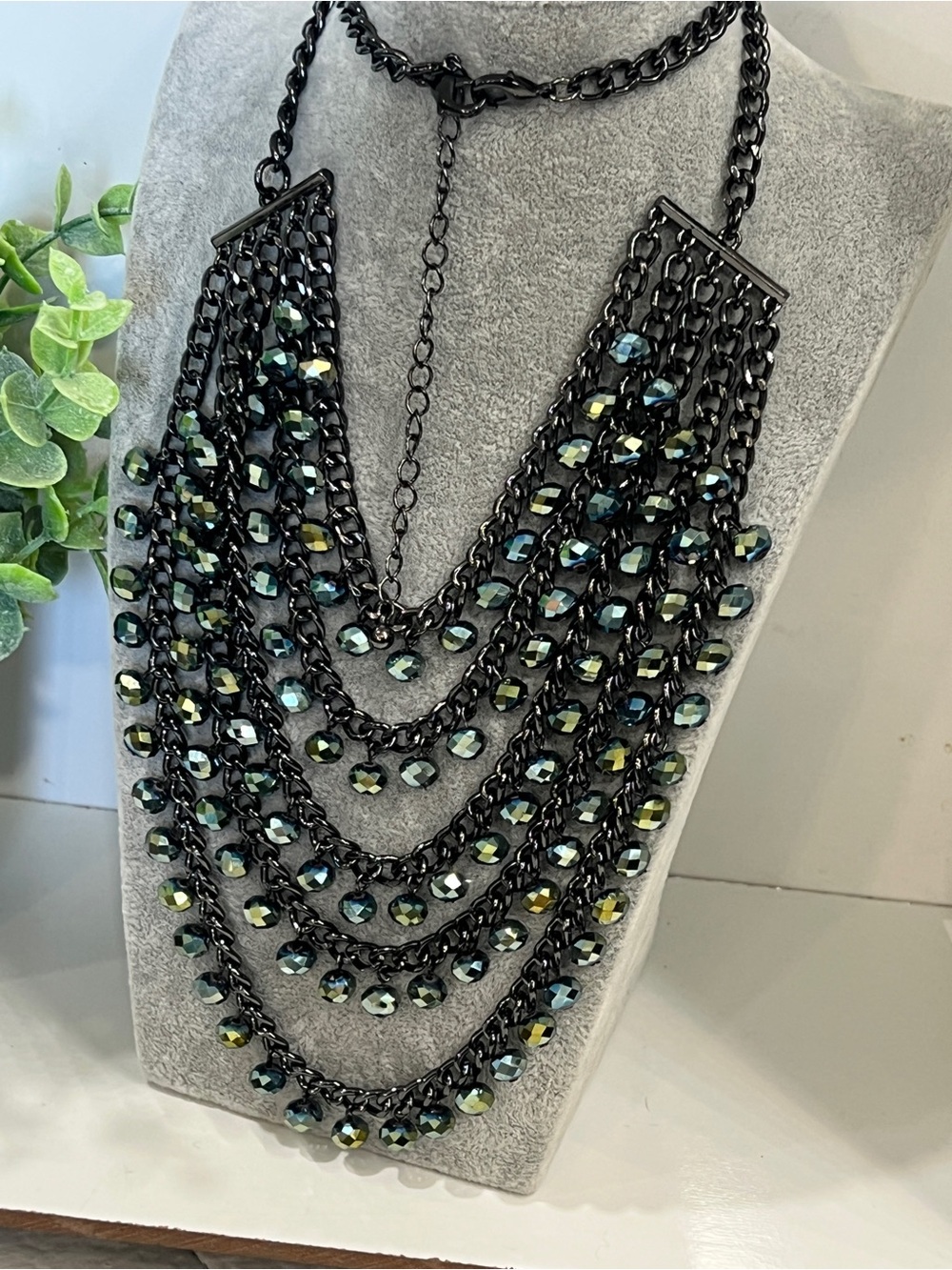 👑 Multi-Strand Black Chain Necklace with Iridescent Beads